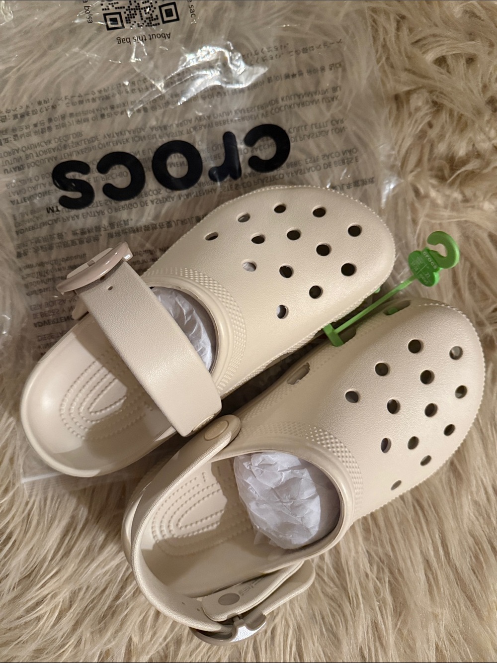 Crocs classic enamel buckle clogs - Picture 4 of 5